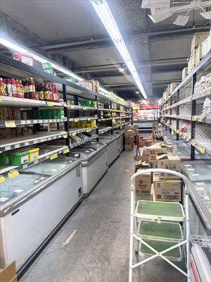 [Y르포] K1식자재마트 최종 부도…남은 물품이라 건지러 온 납품업자로 ‘아수라장’