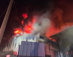 달성군 섬유공장서 야간 화재…4시간 만에 불길 잡았다