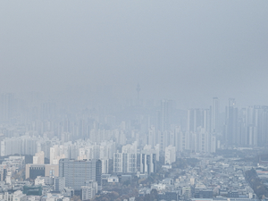 [포토뉴스] 가을비로 씻기지 않은 미세먼지