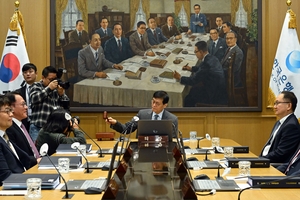 한은, 기준금리 2.50% ‘동결’…성장률·물가 전망은 일제히 상향