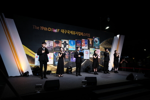 신작 리딩부터 뮤지컬 콘서트까지…12월, 연말 물들이는 딤프 두 무대