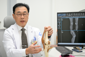 [지역의료의 미래를 말하다②] “절단 직전 다리도 다시 걷게 한다”…골연장 수술 선구자 김성중 대한골연장변형교정학회장