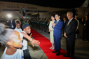 李대통령, G20 열리는 남아공 도착…믹타 등 프·독 정상회의도 주목