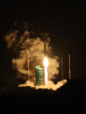 누리호, 우주 향해 이륙…민간 주도 한국형발사체 첫 비행 성공