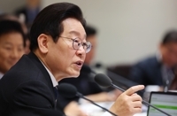 이 대통령 “종교단체 정치개입…반사회적 행위시 해산시켜야”