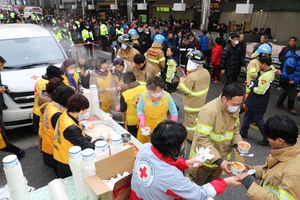 [사회공헌 특집] 지역민 1천여명 급식·물품 지원…재난현장서 인도주의 구호 활동