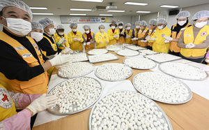 [포토뉴스] 대한적십자사 대구광역시지사에서 열린 ‘사랑의 팥죽 나눔 행사’