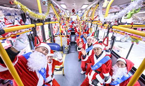 [포토뉴스] 올해도 성탄절 맞아 대구 도심 달리는 ‘산타버스’