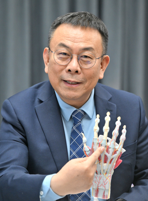 [인터뷰] “미세수술의 시간 한계를 넘다” 왕정타오 산둥성 인민병원 교수