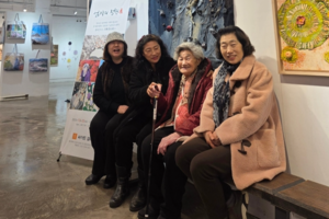 [동네뉴스] 치매 어머니와 네 자녀가 함께 만든 ‘엄마의 정원 展’