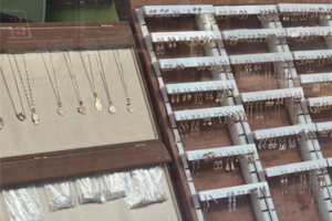 금값 폭등했지만 귀금속거리는 한산…“너무 올라 손님 없어요”