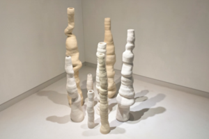 경계의 틈새에서 빚어낸 ‘느슨한 공존’ 미학