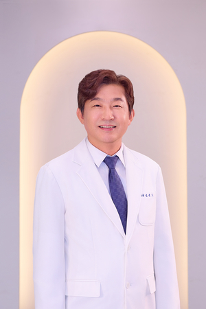 심삼도 메트로안과 원장 “노안으로 넘긴 시야 흐림, 백내장 신호일 수 있다”