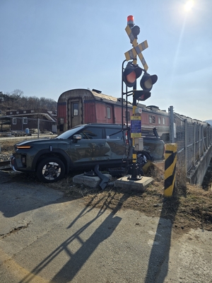 상주서 열차-SUV차량 추돌, 운전자 경상