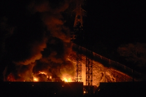 트럼프 “마두로 부부 체포·이송” vs 베네수엘라 “결사항전 총동원령”