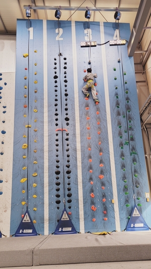 [SPORTS, LIVE] 클라이밍에 빠진 아이들 “안전하게 떨어지는 재미에 푹 빠졌어요”