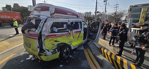 저혈당 쇼크 환자 이송 중이던 119구급차, 덤프트럭과 충돌…환자 숨져