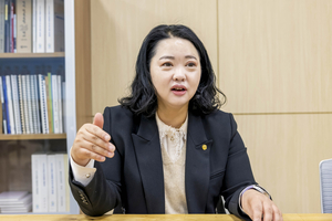칠곡군 첫 여성 부군수 한영희…“공직자의 가치는 성별이 아니라 결과에서 나온다”