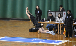 [포토뉴스]  계명대 2026학년도 정시모집 체육학과 실기고사, 제자리멀리뛰기하는 수험생