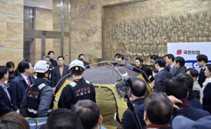 ‘긴급 후송’도 거부…단식 7일차 장동혁에 보수 정치인들 집결