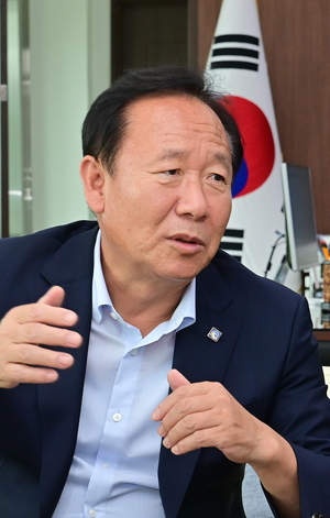 [인터뷰] 박현국 봉화군수 “의혹의 시간은 끝났다…이제는 성과로 군민께 답할 때”