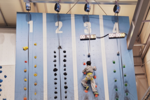 [SPORTS LIVE] 클라이밍 즐기는 아이들 “안전하게 떨어지는 재미에 빠졌어요”