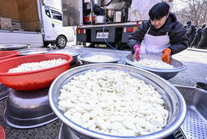 [직업체험, 영남이가 간다] “설날엔 떡국이죠”…‘사랑해밥차’가 나누는 ‘정(情)’