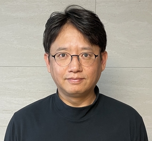 [시선과 창] 검은 개와 물고기와 비평, 그리고 하늘