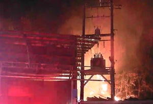 문경 톱밥공장 화재 발생…불길 야산으로 번져