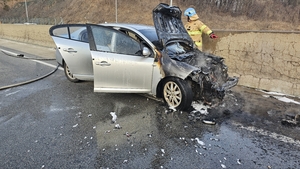 문경 중부내륙고속도로 차량 추돌 후 화재…1명 병원 이송