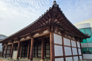 [걸어서 만나는 우리동네 문화유산] 지붕 위 사자 4마리, 코끼리 조각… 선산의 ‘숨은 보물’