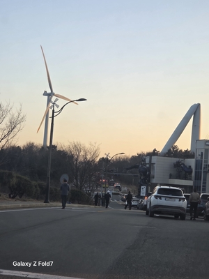 ‘접혀 쓰러지고.. 불타고..’ 영덕군 풍력단지, 노후화 경고등