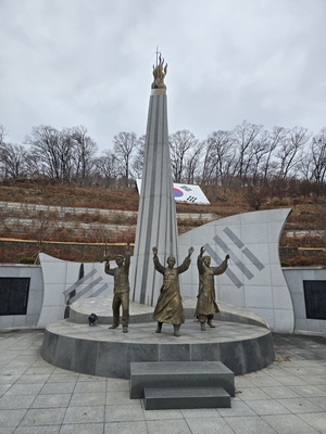 [TK 시대정신의 보고를 찾아서 3]태극기 펄럭이는 구미 인동 뒷산, 인동 3·12독립만세운동 기념탑 의미 더해