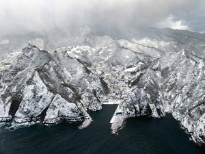 울릉도 둘러보는 관광에서 머무는 여행으로 ‘활로’ 찾는다