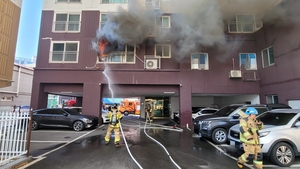 청도군 10층 아파트 화재… 주민 17명 대피·이송