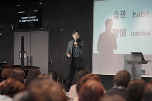 [로비에서 만난 사람] 소설가 차인표 “변화는 내 안에 있는 것을 바꾸는 과정”