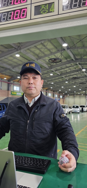 ‘22년 경력’ 한민 경매사 “늘 참외 생산하는 농민의 대리인이라는 마음으로 마이크 잡아요”