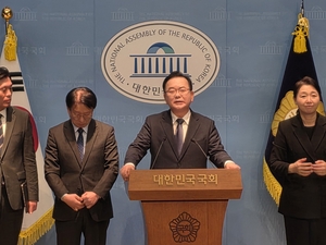 [스케치] 대선 후보 출마 방불케한 김부겸 대구시장 출마 기자회견…대구서는 TK 출마자 챙겨