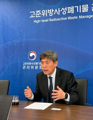 [인터뷰] 김현권 고준위방폐물관리위원장 “방폐장, 우리가 쓴 전기에 대한 책임…서두르면 늦어져”