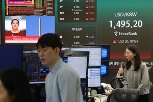 환율 1500원 돌파에 달러예금에 돈 몰린다
