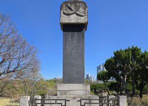 [TK 시대정신의 보고를 찾아서④]봄꽃 핀 달성공원 언덕 위, 쉽게 알 수 없는 기념비