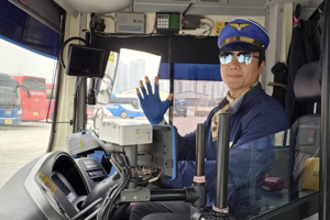 [동네뉴스-우리이웃] “파이팅 영상 올렸더니…학생들 사이 인기스타 됐어요” 653번 버스기사 윤병현씨