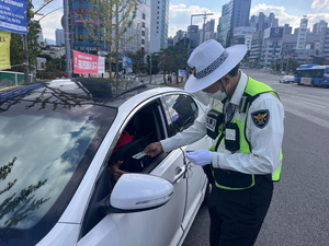 횡단보도 있는 교차로서 차량 우회전시 ‘일시 정지’ 집중 단속…“교통 법규 여전히 헷갈려”