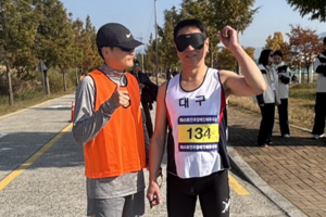 어둠 속을 달리고, AI로 세상을 읽다…한계 넘는 시각장애인들