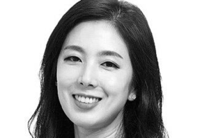 [윤성은의 천일영화] 고정된 카메라에 담긴 전체주의의 폭압 ‘두 검사’