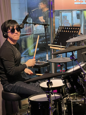 [동네뉴스]퇴근 후 무대 오르는 행복.. 직장인 밴드 ‘더 메이’ 활동하는 장지호 드러머