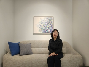 [갤러리에서] 두터운 마티에르에 담은 봄의 생명력…강정주 개인전 ‘봄을 담은 향기’