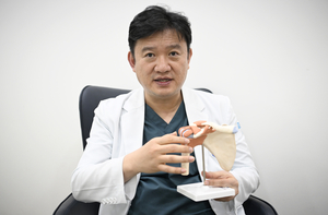 [이슈 분석] 어깨 통증, 원인은 ‘자세’…“수술보다 먼저 생활부터 바꿔야”