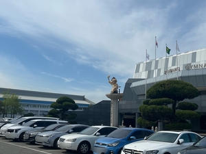 포항의 긍지 ‘호돌이탑’, 주차장 벗어 시민 품에 안기나