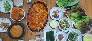 [맛나게 멋나게] 고기 ‘가득’, 쌈채소 ‘듬뿍’…대구 수성구 제육볶음 전문점 ‘사랑채’